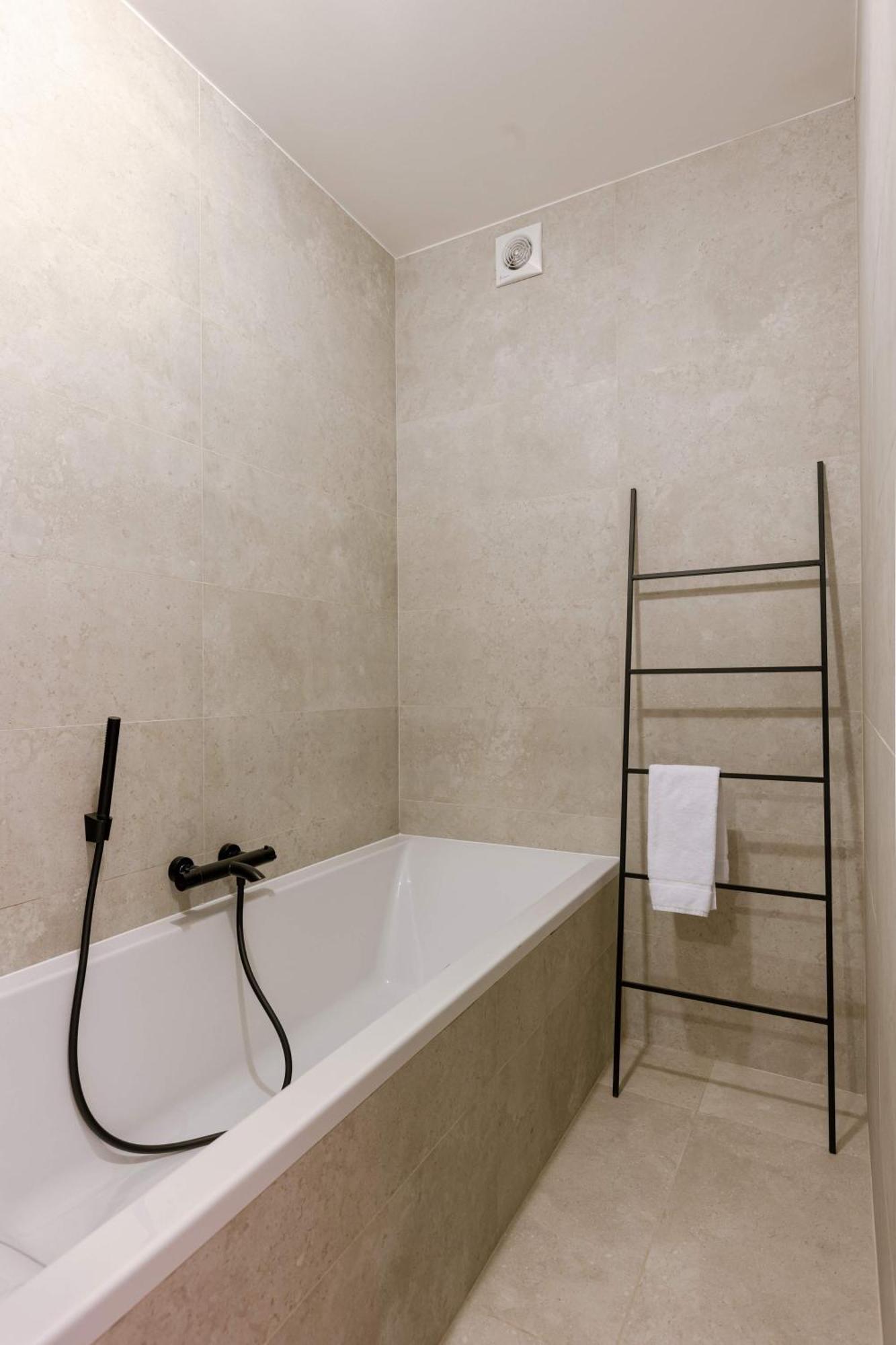 Huswell - Modern 3-bedroom With Family-friendly Touches Apartamento